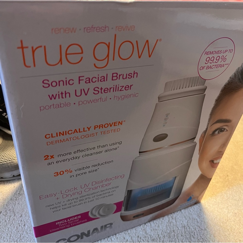 True Glow Sonic Facial Brush with UV Sterilizer